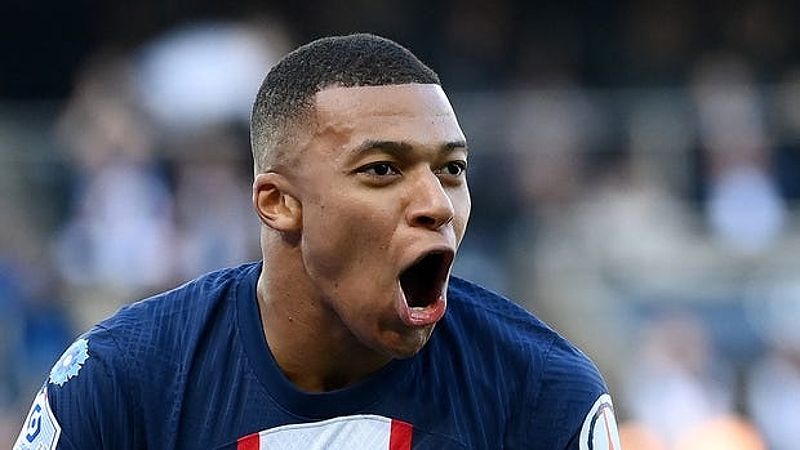 Kylian Mbappé trong màu áo PSG