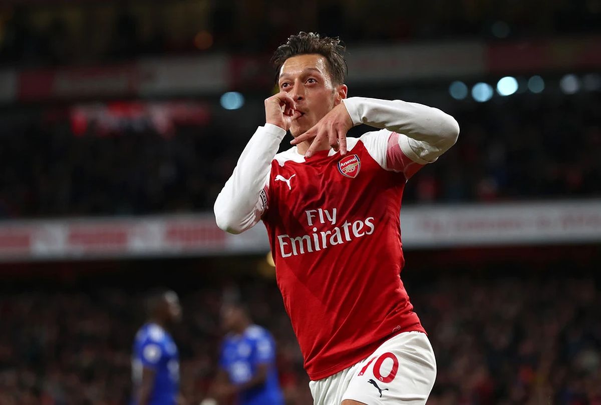 Mesut Ozil trong trận đấu